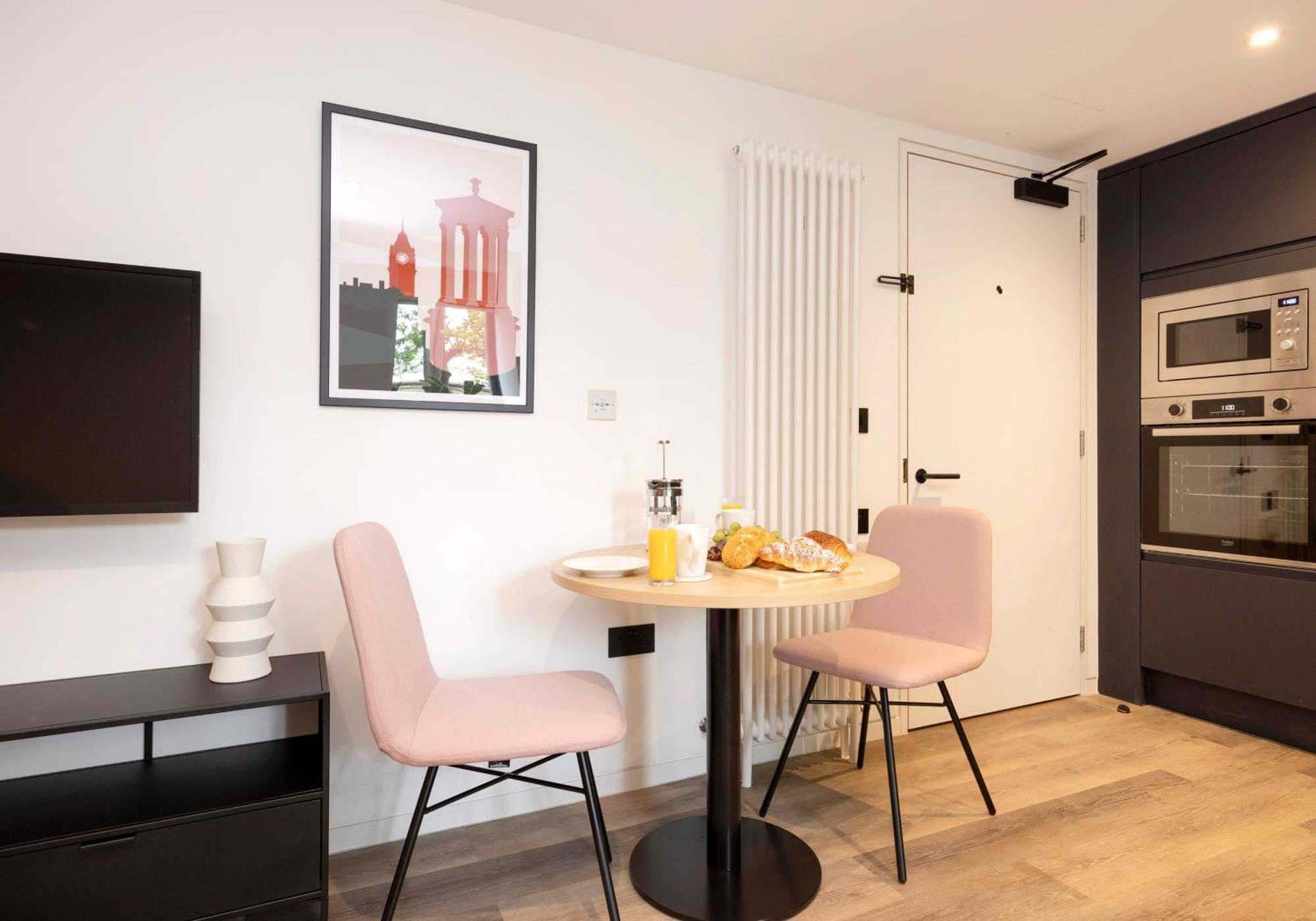 Charming Studios Near Holyrood Park & Calton Hill Edinburgh Ruang foto
